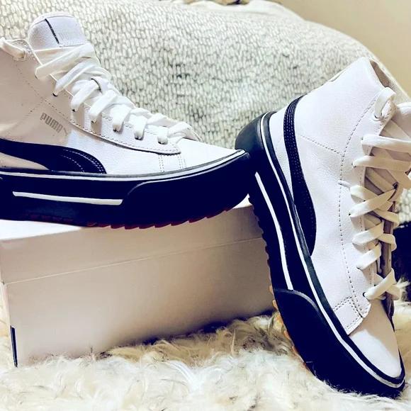 Woman’s Puma Platforms - Picture 11 of 12